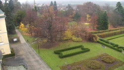 Příjezdová cesta k zámku