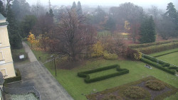 Příjezdová cesta k zámku