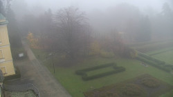 Příjezdová cesta k zámku