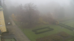 Příjezdová cesta k zámku