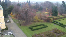 Příjezdová cesta k zámku