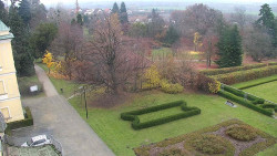 Příjezdová cesta k zámku