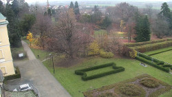 Příjezdová cesta k zámku