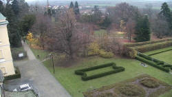 Příjezdová cesta k zámku