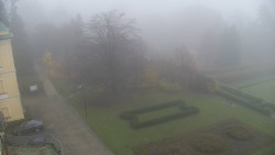 Příjezdová cesta k zámku