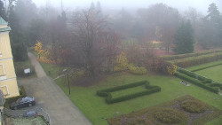 Příjezdová cesta k zámku