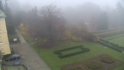 Příjezdová cesta k zámku