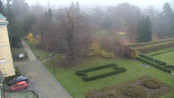 Příjezdová cesta k zámku