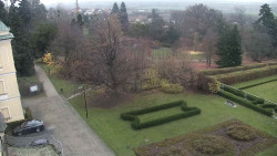 Příjezdová cesta k zámku