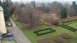 Příjezdová cesta k zámku