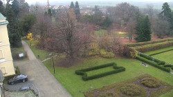 Příjezdová cesta k zámku