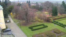 Příjezdová cesta k zámku