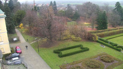 Příjezdová cesta k zámku