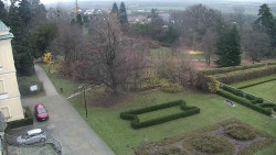 Příjezdová cesta k zámku