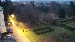 Příjezdová cesta k zámku