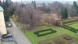 Příjezdová cesta k zámku