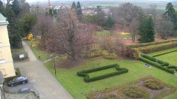 Příjezdová cesta k zámku