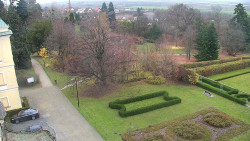 Příjezdová cesta k zámku