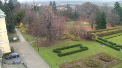 Příjezdová cesta k zámku