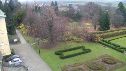 Příjezdová cesta k zámku