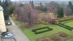 Příjezdová cesta k zámku