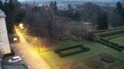 Příjezdová cesta k zámku