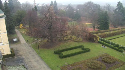 Příjezdová cesta k zámku