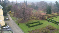 Příjezdová cesta k zámku