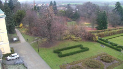 Příjezdová cesta k zámku