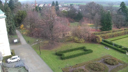 Příjezdová cesta k zámku