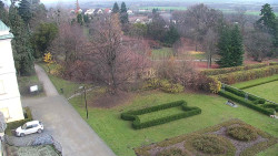 Příjezdová cesta k zámku