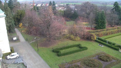 Příjezdová cesta k zámku