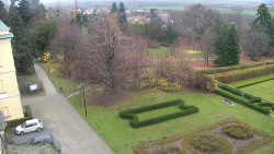 Příjezdová cesta k zámku