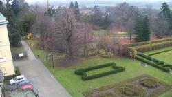 Příjezdová cesta k zámku