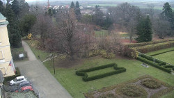 Příjezdová cesta k zámku