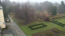 Příjezdová cesta k zámku