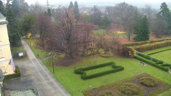 Příjezdová cesta k zámku