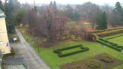 Příjezdová cesta k zámku