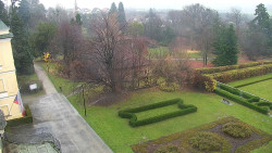 Příjezdová cesta k zámku