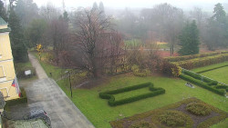 Příjezdová cesta k zámku