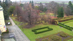 Příjezdová cesta k zámku