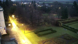 Příjezdová cesta k zámku