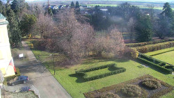 Příjezdová cesta k zámku