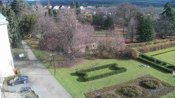 Příjezdová cesta k zámku