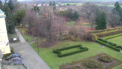 Příjezdová cesta k zámku