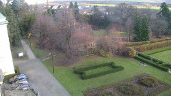 Příjezdová cesta k zámku