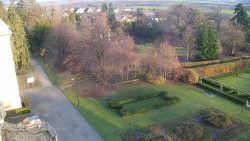 Příjezdová cesta k zámku