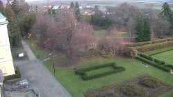 Příjezdová cesta k zámku