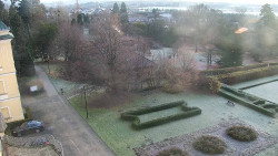 Příjezdová cesta k zámku