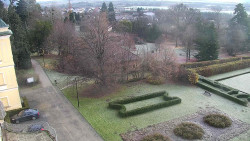 Příjezdová cesta k zámku